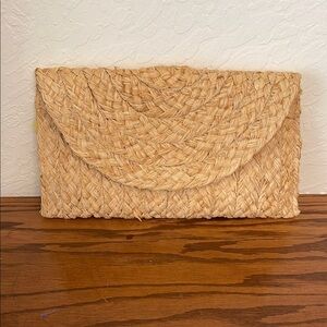 Universal Thread Woven Straw Clutch